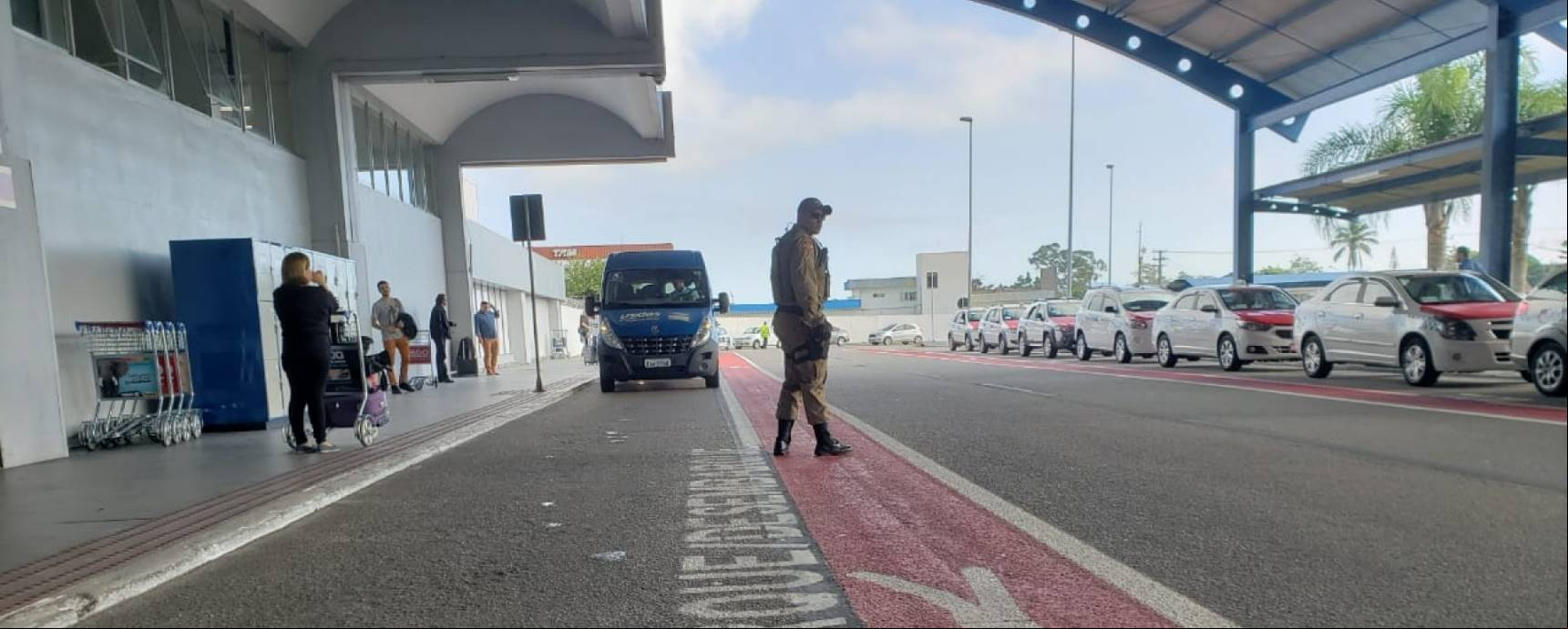 Organização da via em frente ao Aeroporto de Florianópolis muda a partir de quarta-feira (dia 13)