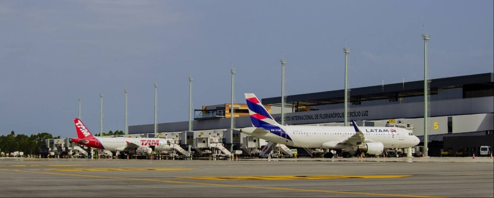 Malha aérea de junho prevê crescimento de cerca de 50% no número de voos em relação a maio no aeroporto de Florianópolis