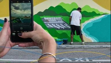 Com mural no aeroporto de Florianópolis, projeto Street Art Tour lança museu digital na cidade