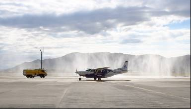 Com water salute e recepção especial para os ageiros, Aeroporto de Florianópolis inaugura rota para Curitiba, com a Aerosul